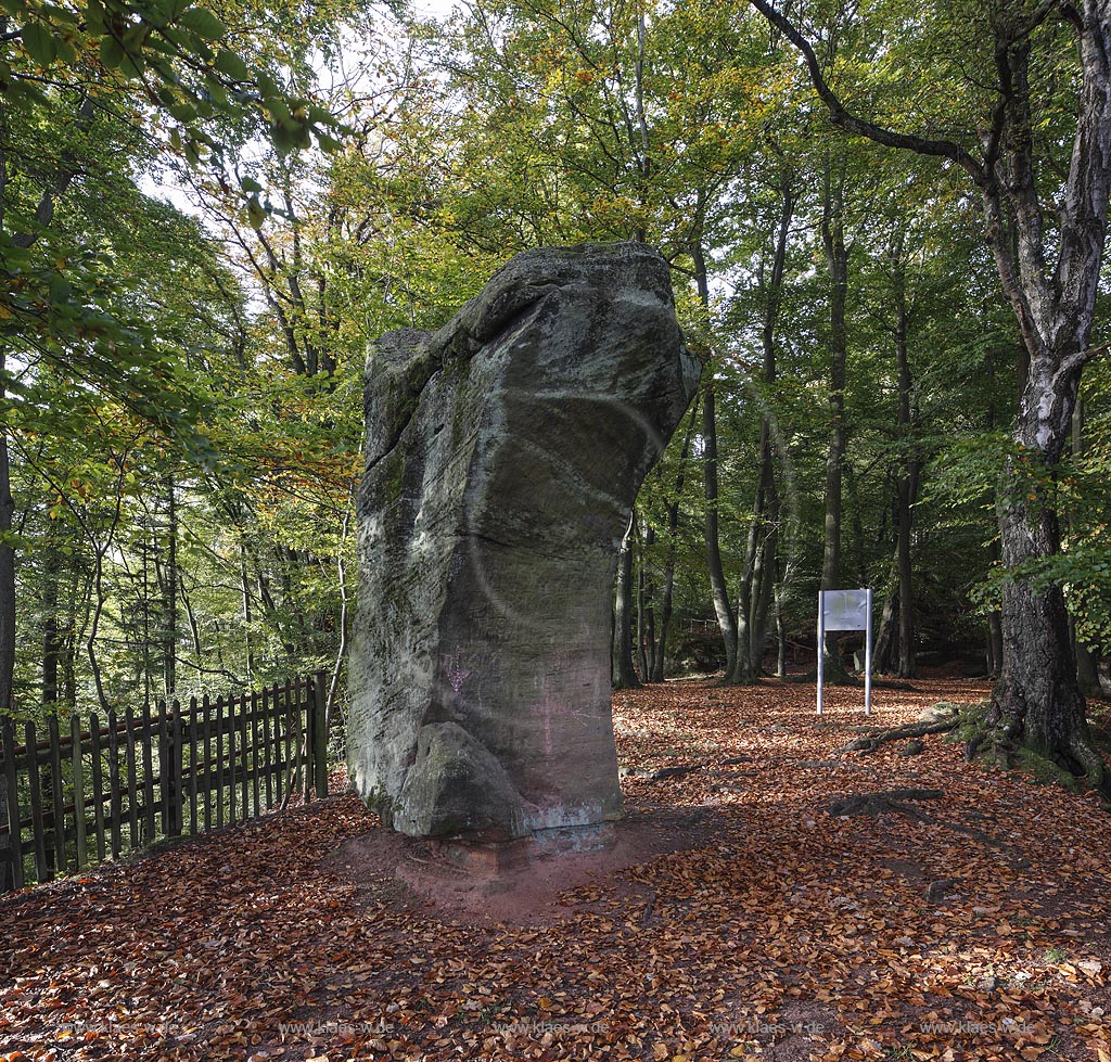 St. Ingbert-Rentrisch, Buntsandsteinfelsen "Der Teufelstisch"; St. Ingbert-Rentrisch, sandstone rock  "Der Teufelstisch".