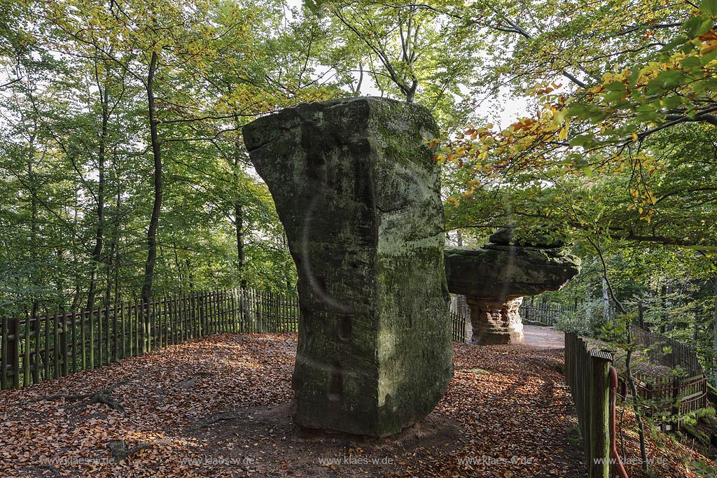 St. Ingbert-Rentrisch, Buntsandsteinfelsen "Der Stiefel" und "Der Teufelstisch"; St. Ingbert-Rentrisch, sandstone rock  "Der Stiefel" and "Der Teufelstisch".