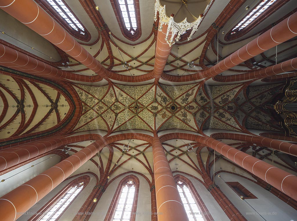 St. Wendel, Basilika St. Wendelin, Blick in das Gewoelbe; St. Wendel, basilica St. Wendelin, view to the arch.