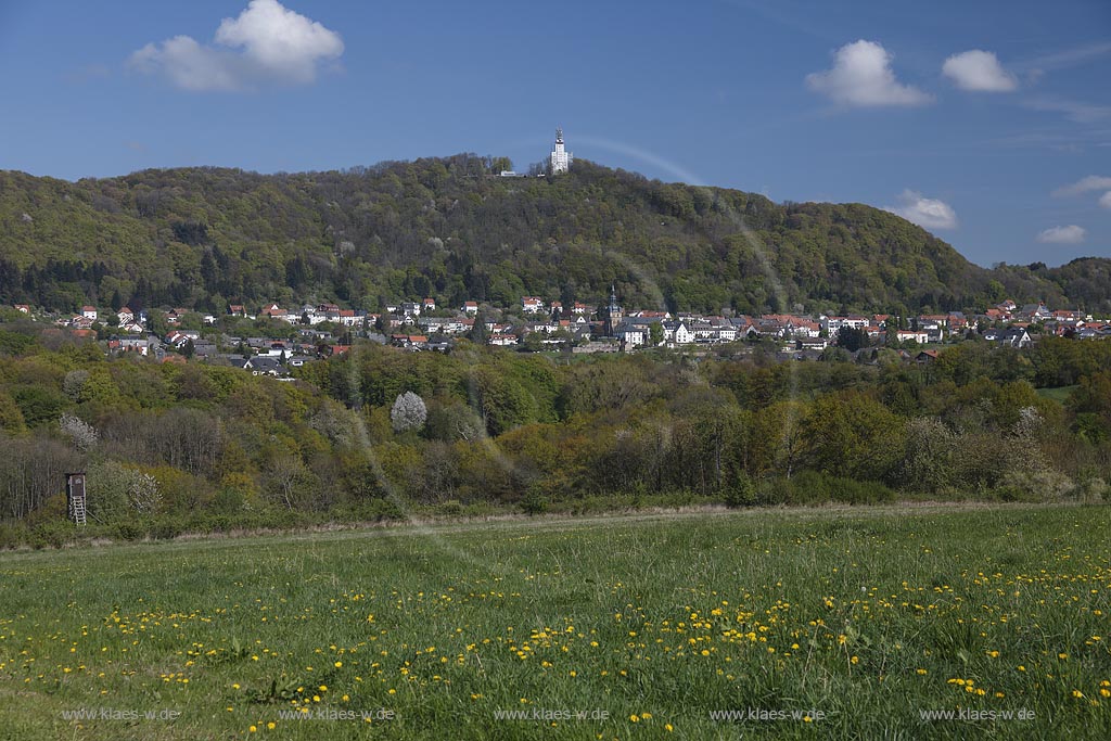 Tholey Blick auf Tholey und den Schaumberg mit dem Schaumbergturm Saniert im Jahr 2013;Tholey Blick auf Tholey und den Schaumberg mit dem Schaumbergturm restoration 2013