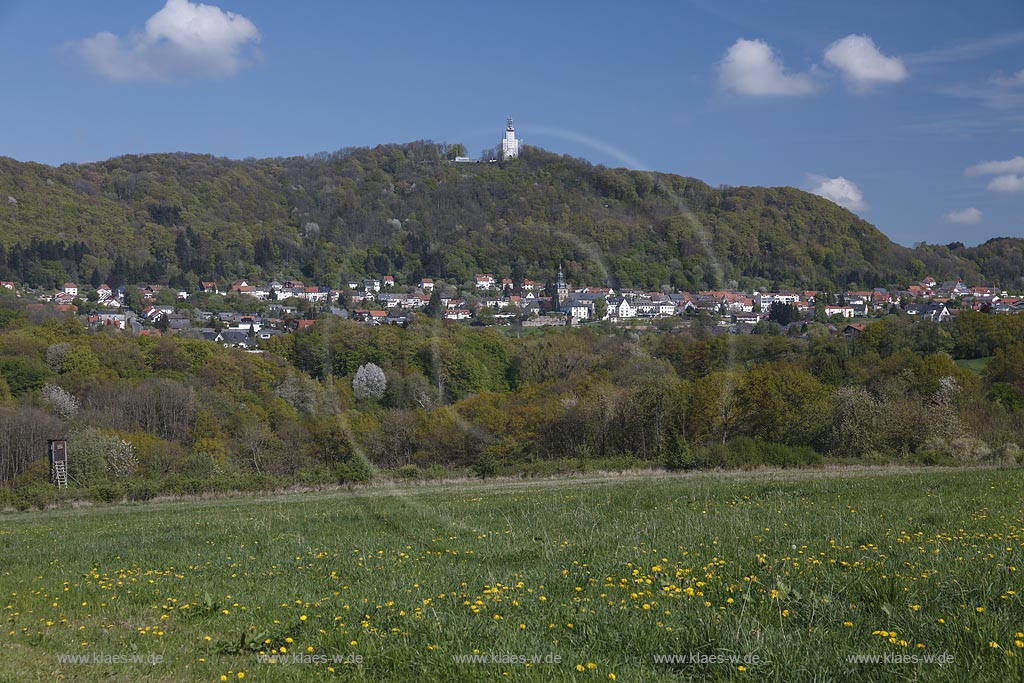 Tholey Blick auf Tholey und den Schaumberg mit dem Schaumbergturm Saniert im Jahr 2013;Tholey Blick auf Tholey und den Schaumberg mit dem Schaumbergturm restoration 2013