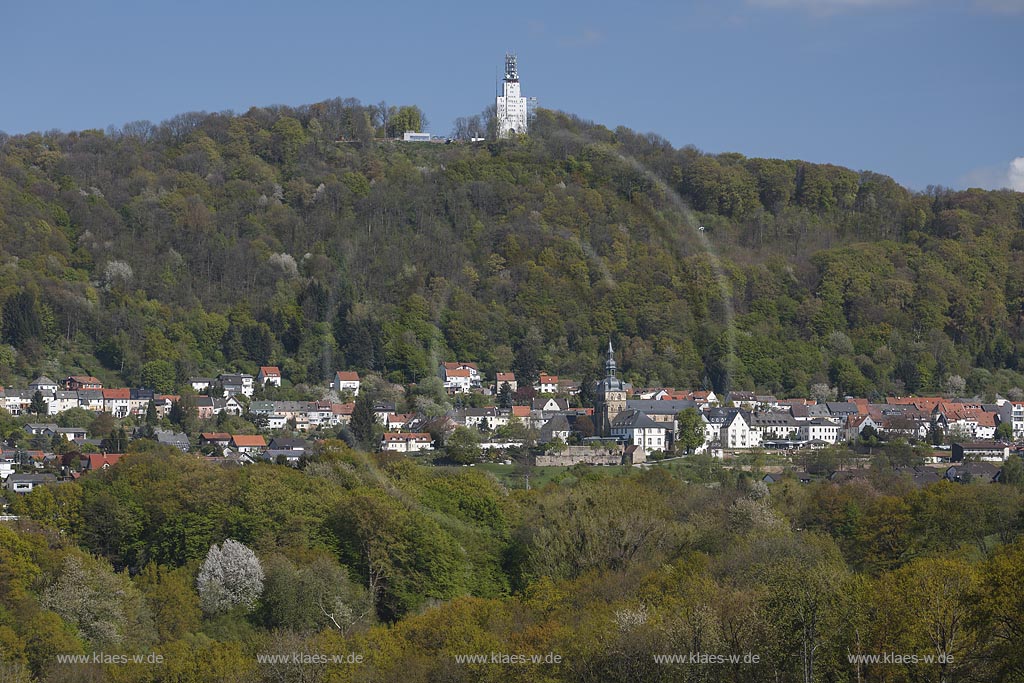 Tholey Blick auf Tholey und den Schaumberg mit dem Schaumbergturm Saniert im Jahr 2013;Tholey Blick auf Tholey und den Schaumberg mit dem Schaumbergturm restoration 2013