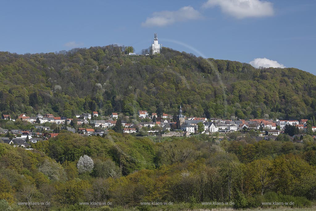 Tholey Blick auf Tholey und den Schaumberg mit dem Schaumbergturm Saniert im Jahr 2013;Tholey Blick auf Tholey und den Schaumberg mit dem Schaumbergturm restoration 2013