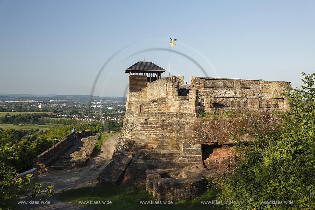 Felsberg Ueberherrn, Burgruine Teufelsburg in Felsberg, historisch: Neu-Felsberg; Felsberg Ueberherrn, castle ruin Teufelsburg in Felsberg, once Neu-Felsberg.