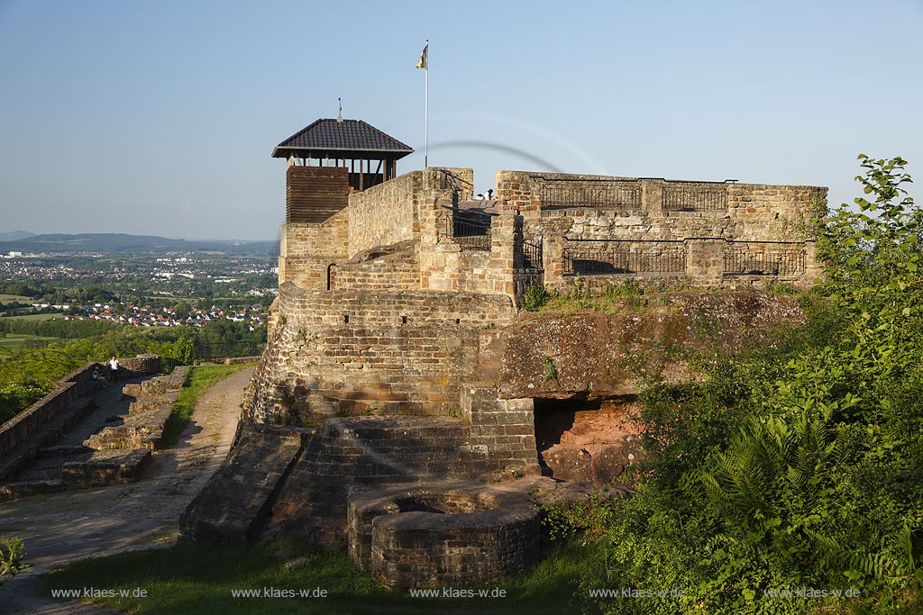 Felsberg Ueberherrn, Burgruine Teufelsburg in Felsberg, historisch: Neu-Felsberg; Felsberg Ueberherrn, castle ruin Teufelsburg in Felsberg, once Neu-Felsberg.
