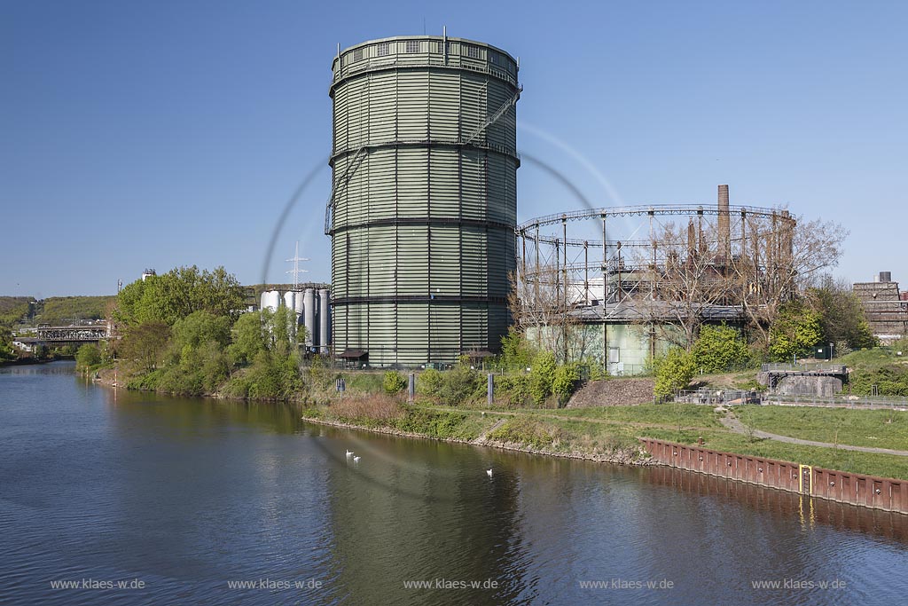 Voelklingen Voelklinger Huette mit Gasometer 1994 erklaerte die UNESCO den Hochofenbereich der Voelklinger Huette zum Weltkulturerbe;Voelklingen Voelklinger Huette mit Gasometer since 1994 belongs it to Unesco world cultural heritage.