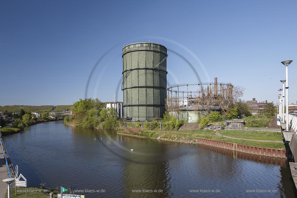 Voelklingen Voelklinger Huette mit Gasometer 1994 erklaerte die UNESCO den Hochofenbereich der Voelklinger Huette zum Weltkulturerbe;Voelklingen Voelklinger Huette mit Gasometer since 1994 belongs it to Unesco world cultural heritage.