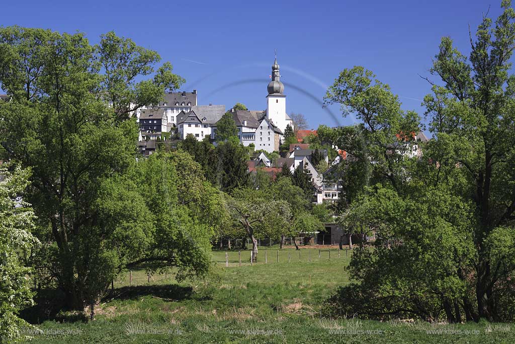 Arnsberg, Blick ber Ruhr auf Stadt, Sauerland