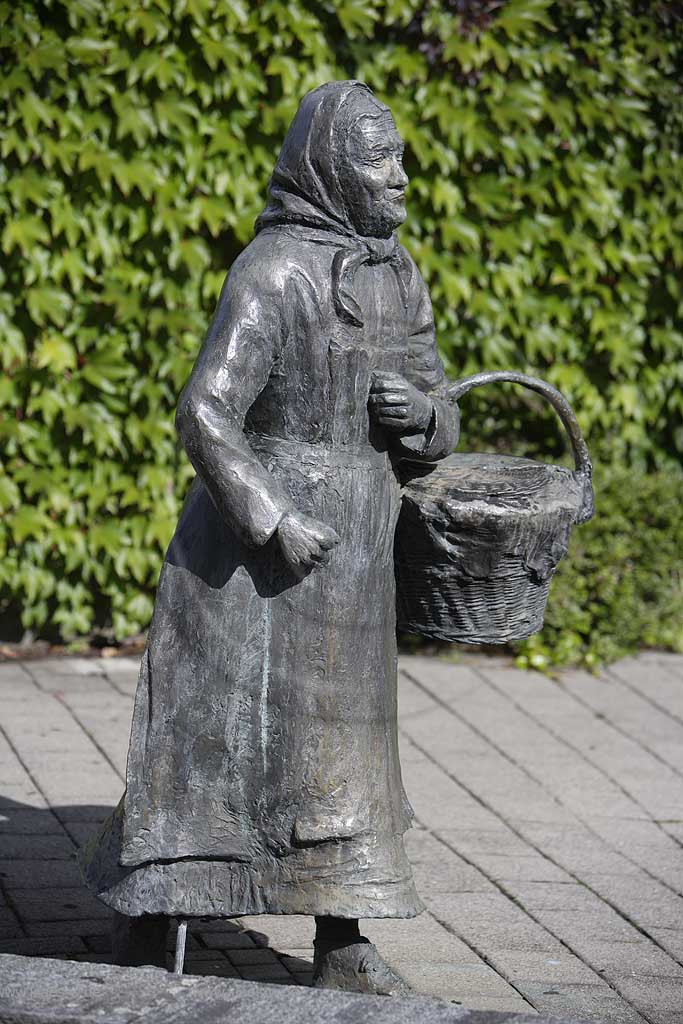 Arnsberg, Butterbettken, Blick auf Denkmal, Sauerland