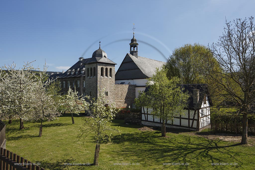 Arnsberg Rumbeck, Blick auf das Kloster Rumbeck, es wurde um 1190 gegruendet; Arnsberg-Rumbeck, view to the cloister Rumbeck.