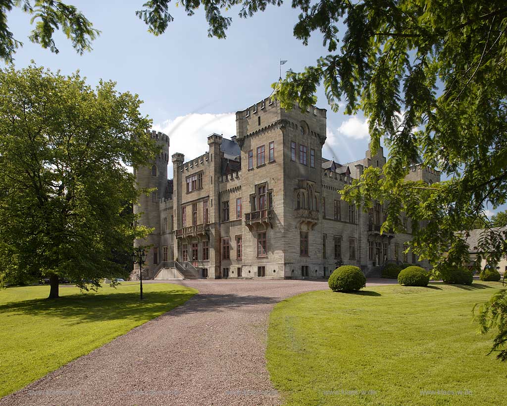 Arnsberg-Herdringen, Blick auf Schloss Herdringen mit Schlosspark, Sauerland, Hochsauerland