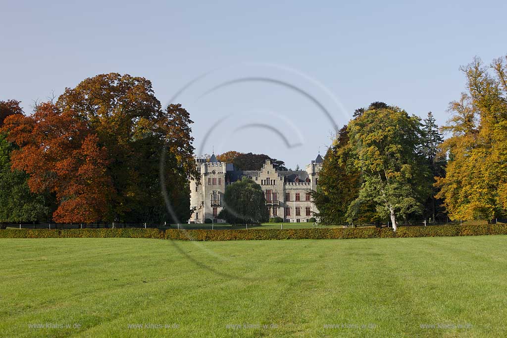 Arnsberg Herdringen Blick auf Schloss Herdringen welches in den 1960er Jahren als Kulisse fr Edgar Wallace Filme diente