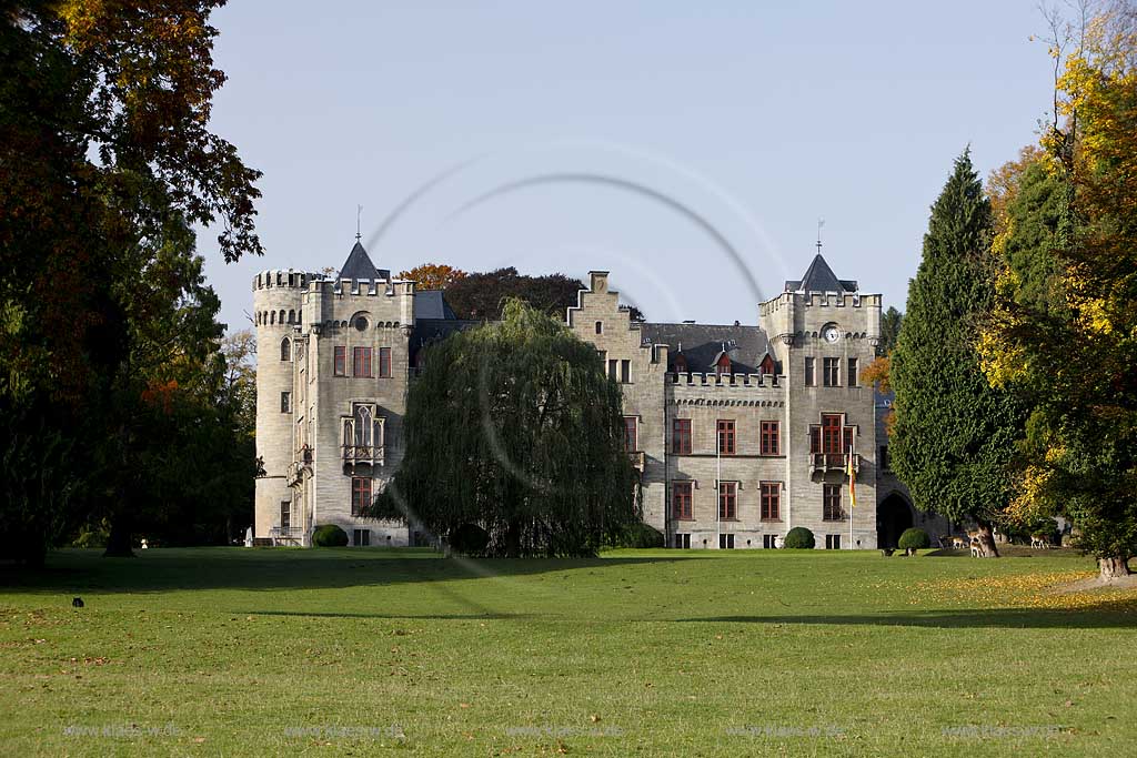 Arnsberg Herdringen Blick auf Schloss Herdringen welches in den 1960er Jahren als Kulisse fr Edgar Wallace Filme diente