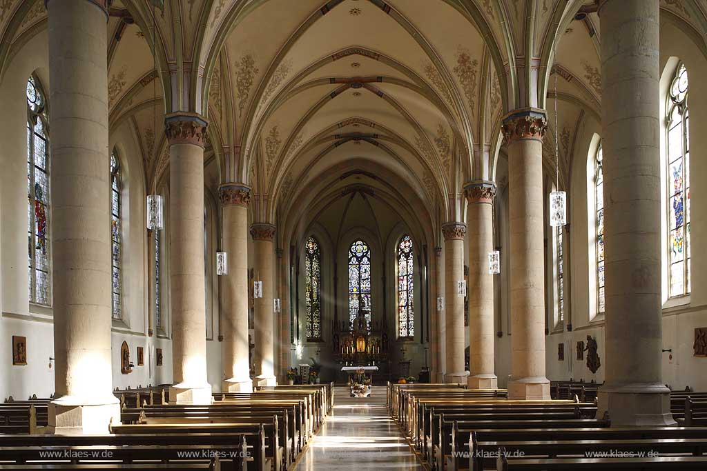 Arnsberg Hsten Innenansicht Katholische Neugotische Pfarrkirche St. Petri in Huesten Grundsteinegung der Kirche im Jahre 1861