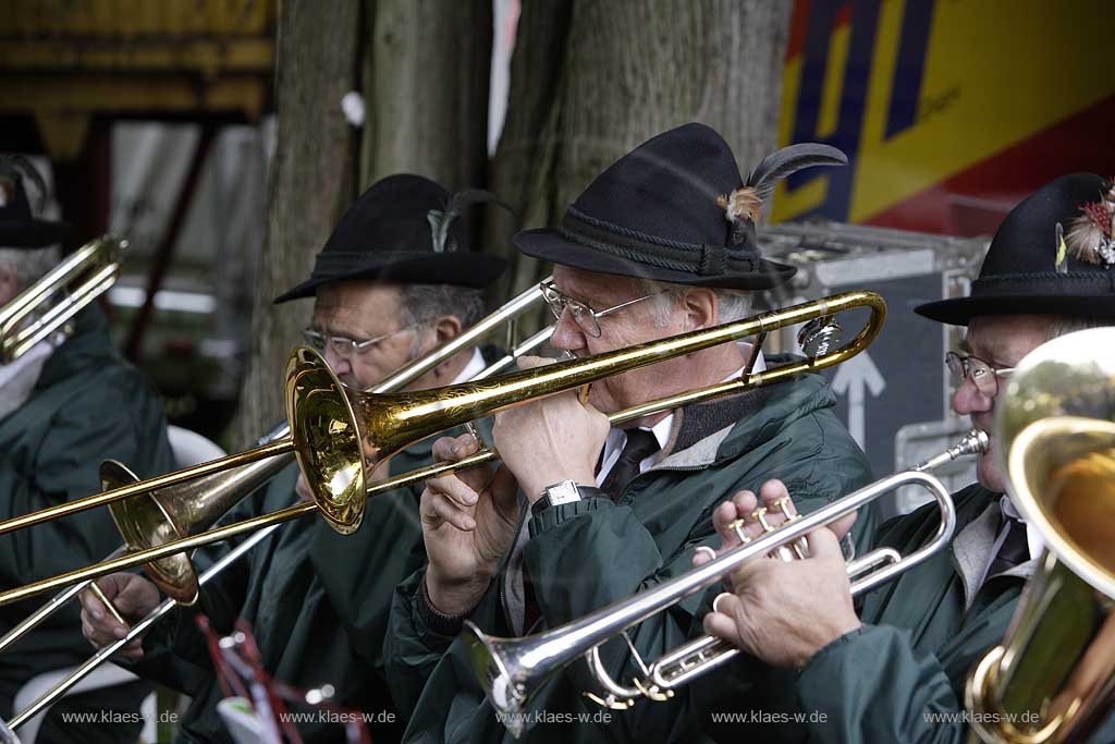 Neheim-Hsten, Neheim-Huesten, Hochsauerlandkreis, Hstener Kirmes, Kreistierschau, Blick auf Musiker, Sauerland