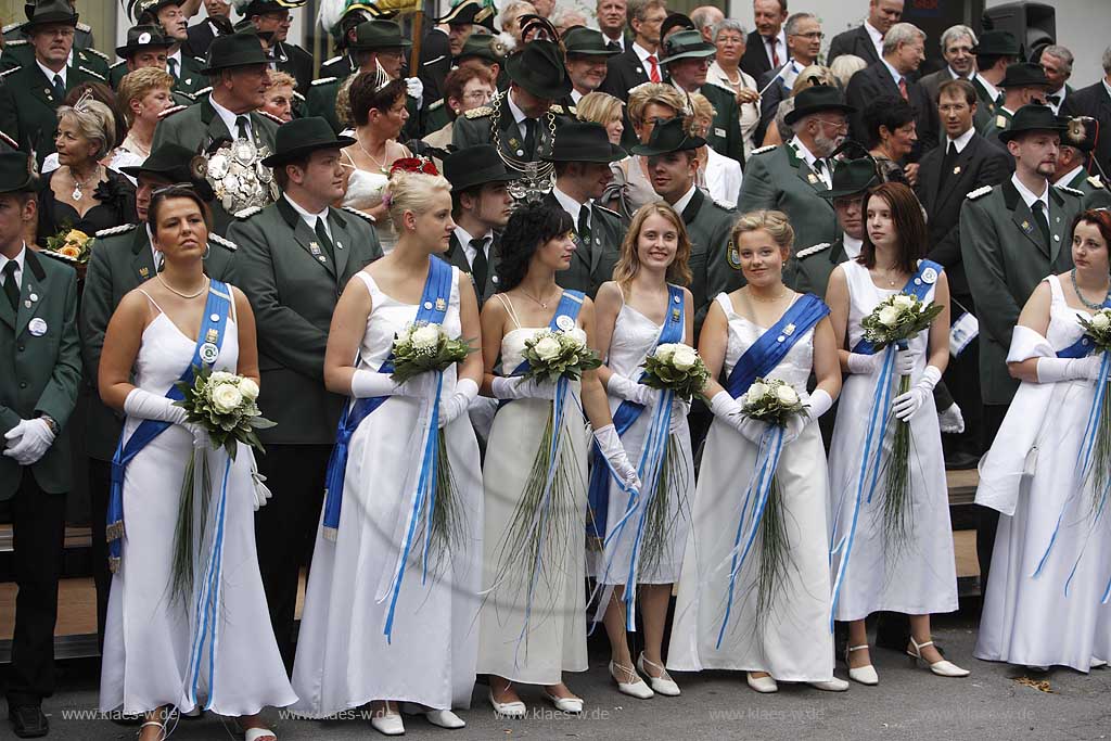 Neheim, Huesten, Hsten, Schuetzenfest, Schtzenfest, Blick auf Festzug, Hochsauerlandkreis, Sauerland