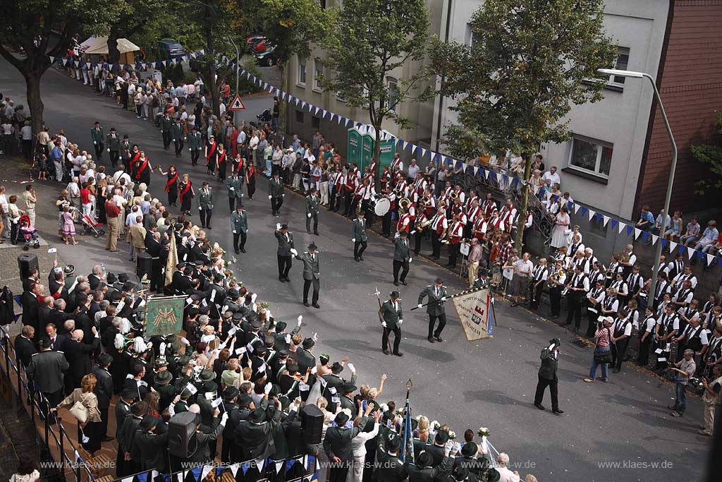 Neheim, Huesten, Hsten, Schuetzenfest, Schtzenfest, Blick auf Festzug, Hochsauerlandkreis, Sauerland