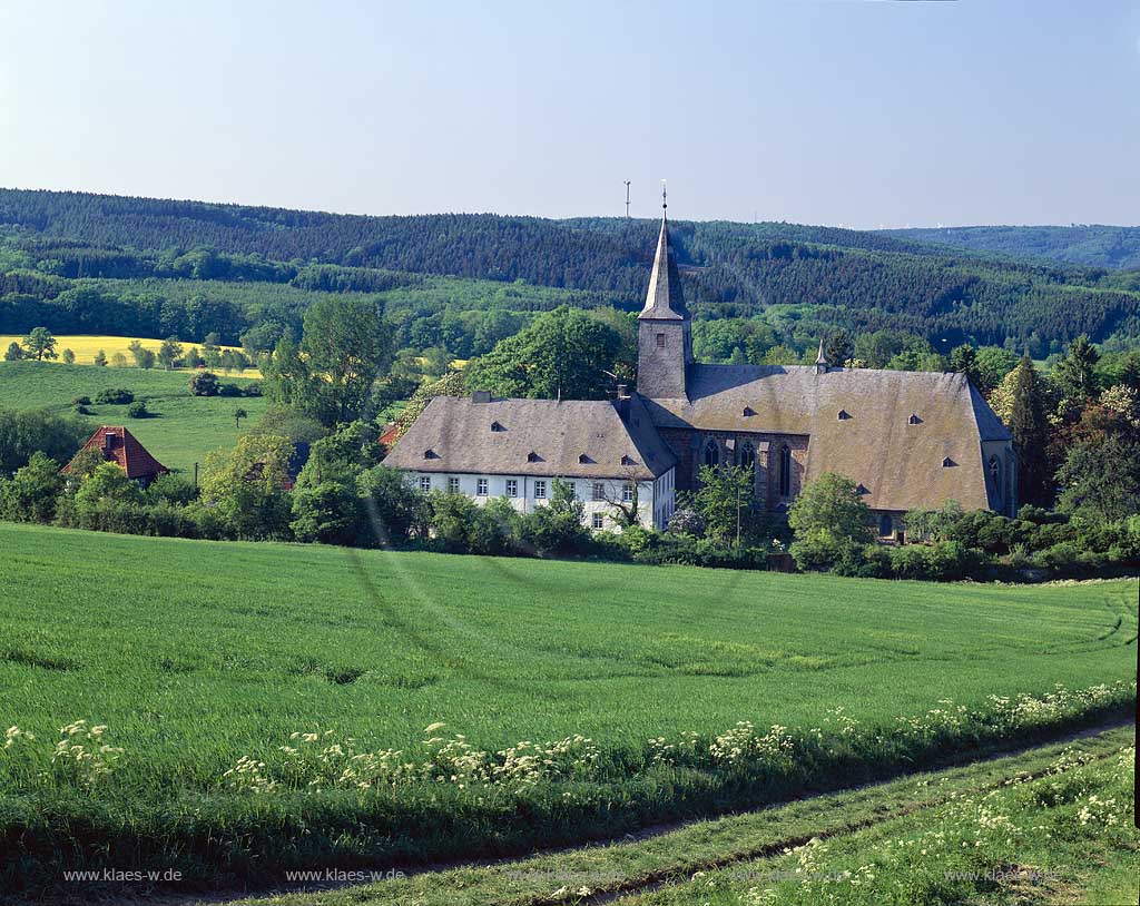 Arnsberg-Oelinghausen, Blick zum Kloster, Sauerland