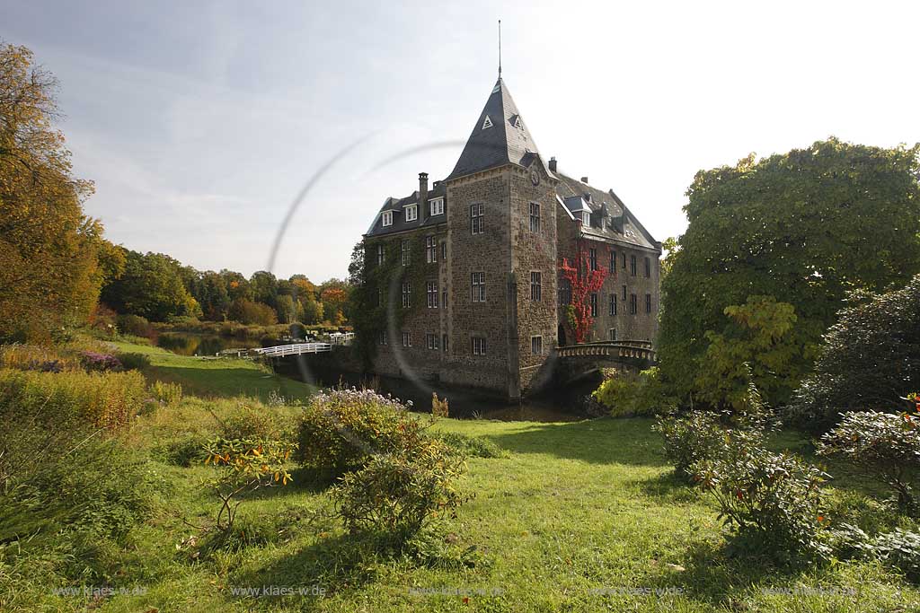 In den 1960er Jahren dienten Schloss und Park (wie auch das nahe Arnsberg Vosswinkel das mit Efeu und wildem Wein bewachsene Wasserschloss Schloss Herdringen diente in den 1960er Jahren als Kulisse fr Edgar-Wallace-Filme.