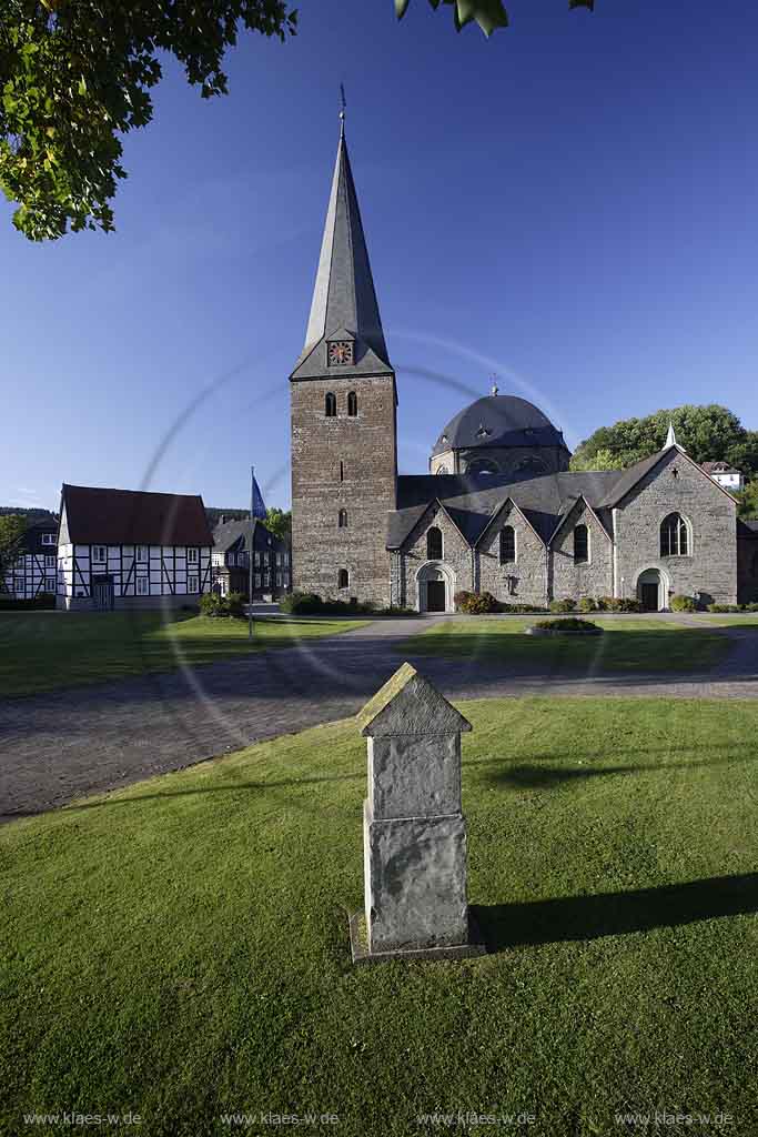 Balve, Blick auf Kirche St. Blasius, Sauerland