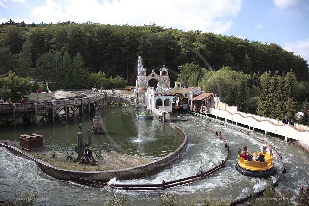 Bestwig, Fort Fun, Blick auf Wildwasserbahn, Sauerland