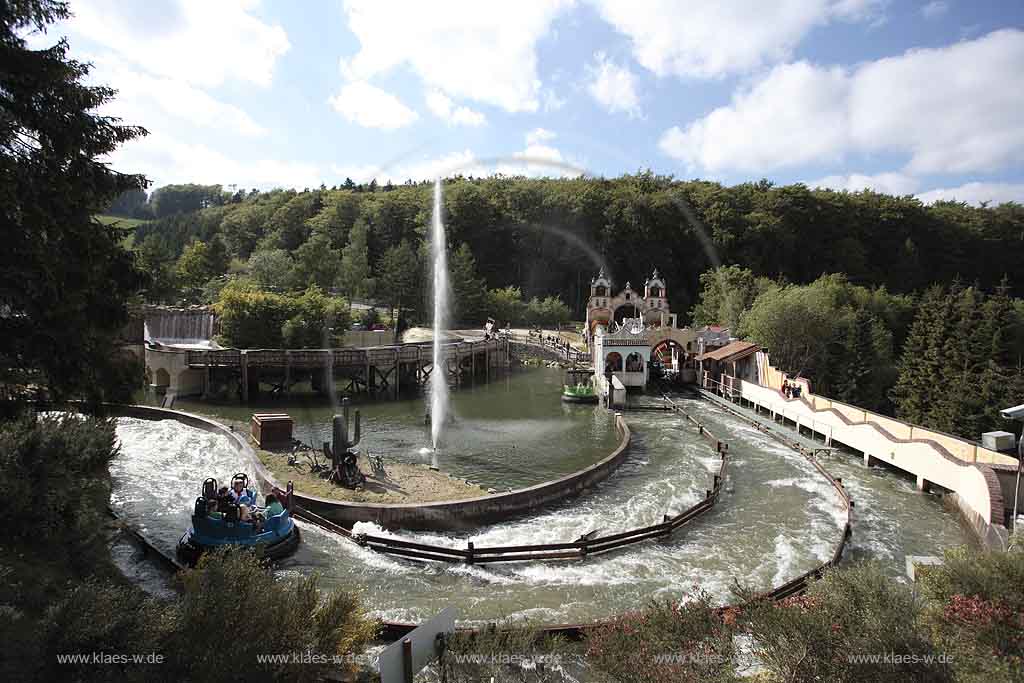 Bestwig, Fort Fun, Blick auf Wildwasserbahn, Sauerland