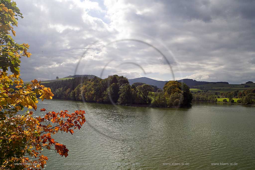 Diemelsee, Hochsauerlandkreis, Blick aus See und Landschaft, Sauerland