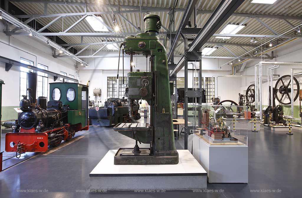 Eslohe, Maschinen- und Heimatmuseum, Maschinenhalle mit Dampflok, Dampflokomotive und Dampfmaschinen; museum of machines, engenes, machinery and local history with steam locomotive and steam engines