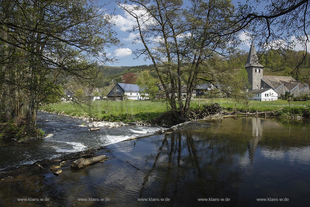 Eslohe Wenholthausen mit Blick ueber den Fluss Wenne; Eslohe Wenholthausen withview over the river Wenne.