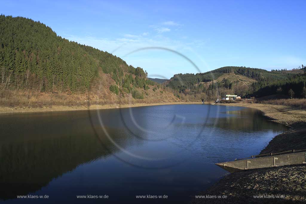 Finnentrop Glinge Pumpspeicherwerk Roenkhausen Unterbecken mit Kraftwerk im Hintergrund, Glingetalsperre; Pump storage station Glinge barrage