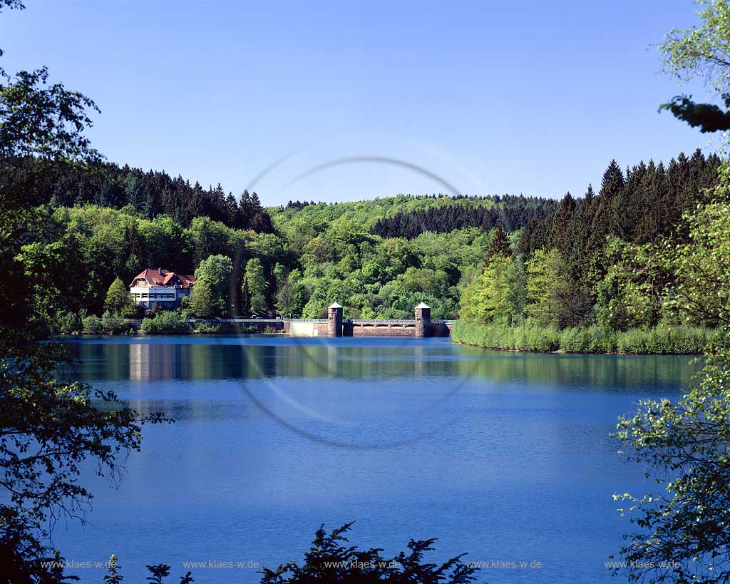 Meinerzhagen, Fuerwigge, Blick auf Talsperre mit Staumauer, Sauerland