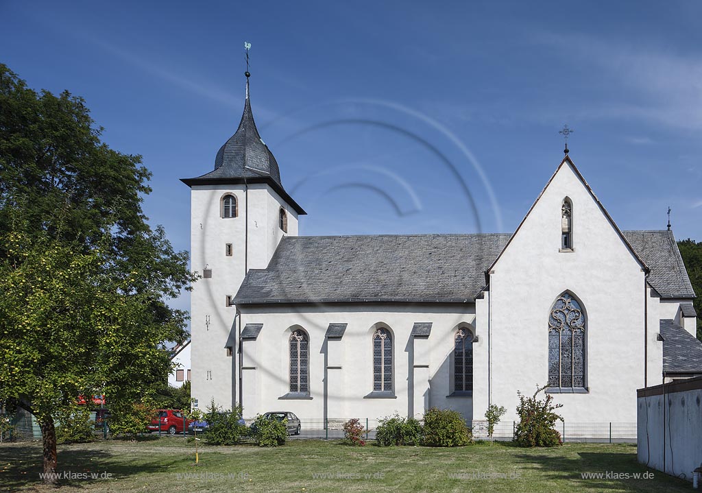 Hemer, St. Peter und Paul, die Kirche ist ein unter Denkmalschutz stehender Bau im barocken Stil; Hemer, St. Peter und Paul, the church is a listed building in baroque style.