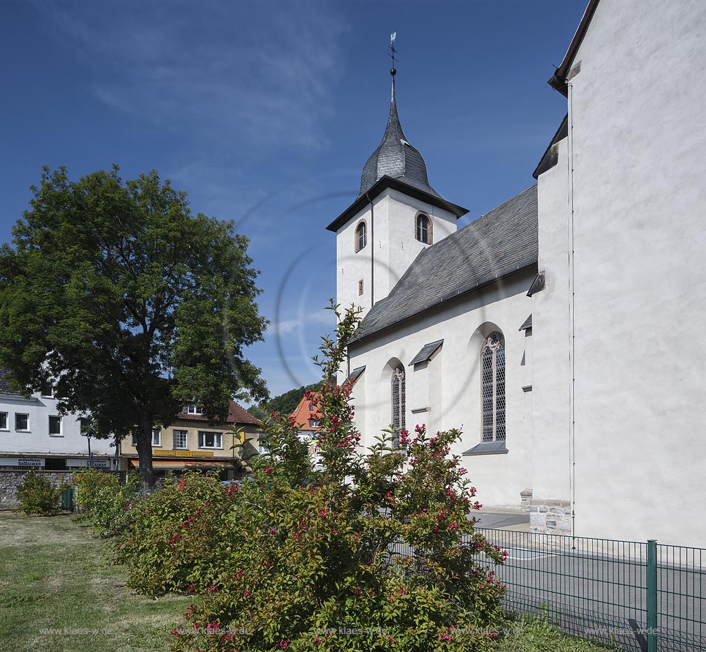 Hemer, St. Peter und Paul, die Kirche ist ein unter Denkmalschutz stehender Bau im barocken Stil; Hemer, St. Peter und Paul, the church is a listed building in baroque style.