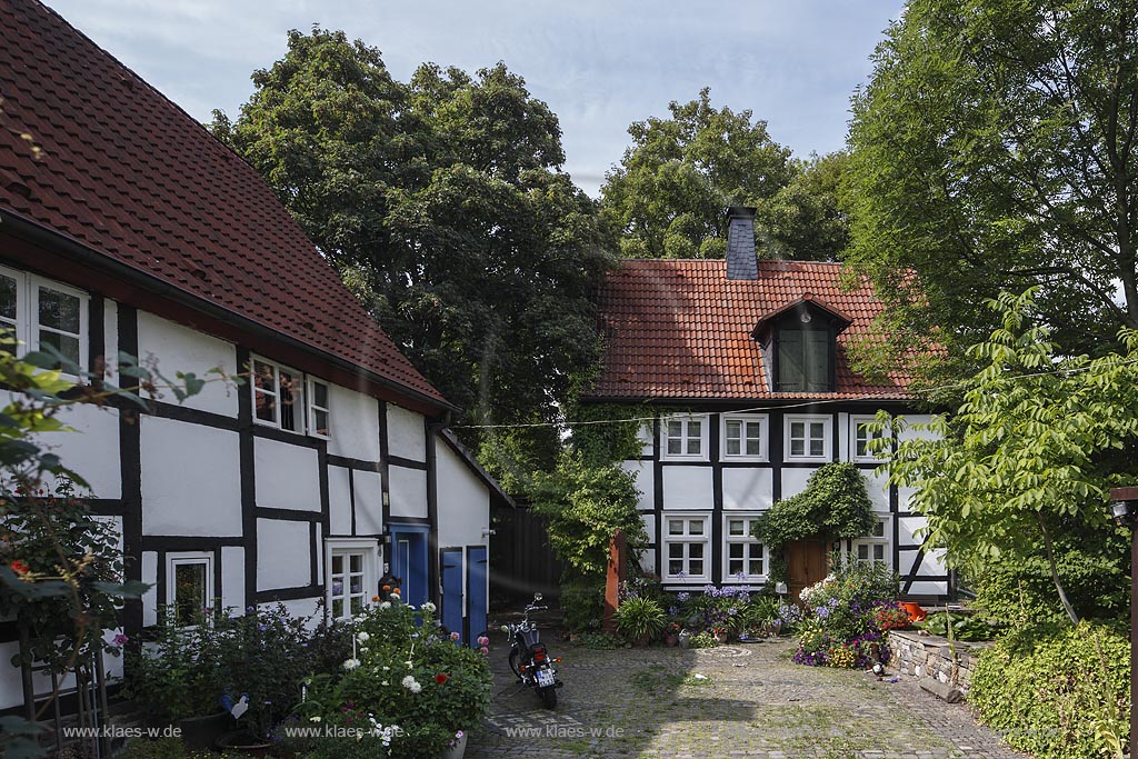 Hemer-Sundwig, Fachwerkwinkel, alte Fachwerkhaeuser; Hemer-Sundwig, old half-timbered houses.