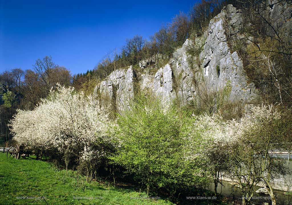 Hoennetal, Hnnetal, Kreis Arnsberg, Blick auf Felsenformation Sieben Jungfrauen, Sauerland