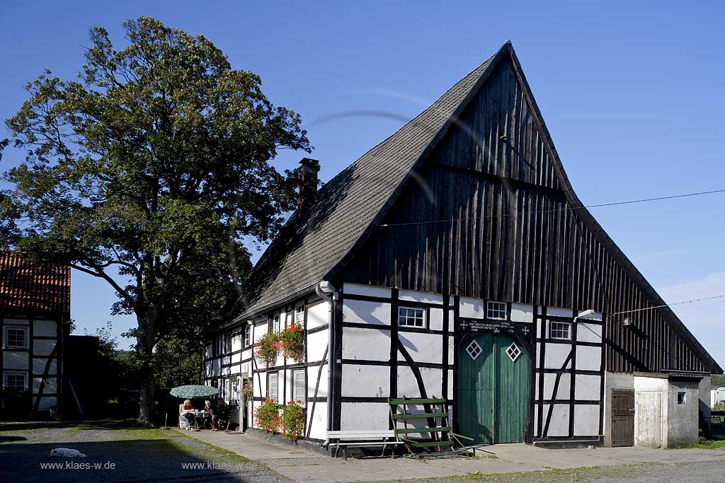 Iserlohn, Maerkischer Kreis, Mrkischer Kreis, Suemmern, Smmern, Bauernhof, Schmale Berglose, Blick auf Fachwerkhof, Sauerland