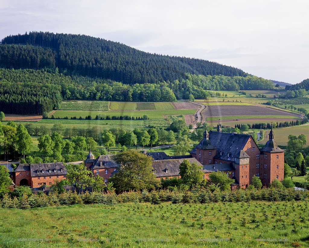 Kirchhundem, Oberhundem, Kreis Olpe, Blick auf Adolfsburg, Sauerland