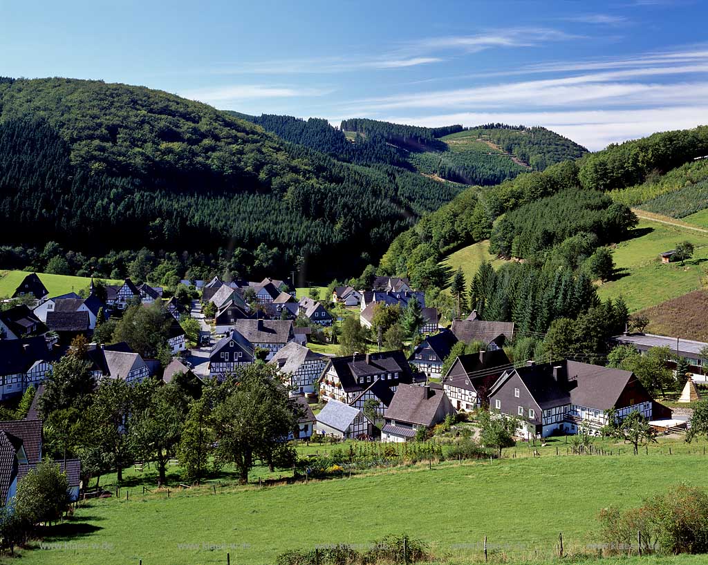 Lennestadt, Kreis Olpe, Milchenbach, Blick auf Ort, Sauerland