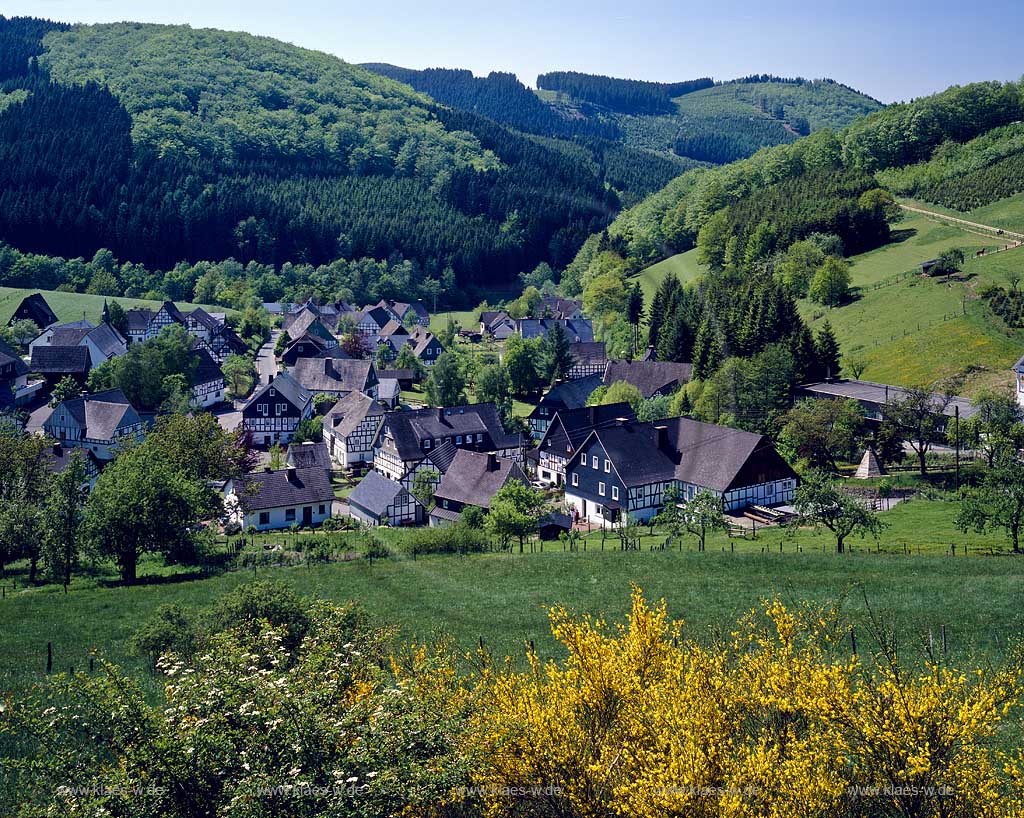 Lennestadt, Milchenbach, Kreis Olpe, Blick auf Ort und Landschaft, Sauerland