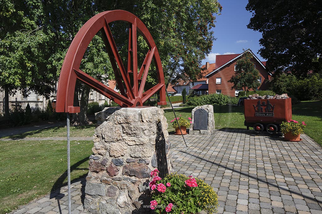 Marsberg Giershagen, Gedenkstaette im Bergbaudorf Giershagen, sie  soll an die jahrhundertealte Tradition des Bergbaus im Bereich Giershagen erinnern. Sie wurde vom Knappenverein Glueck Auf Giershagen e.V. errichtet, dem einzigen im Sauerland noch bestehenden Knappenverein.; Marsberg Giershagen, memorial place in the village Bergbaudorf Giershagen.