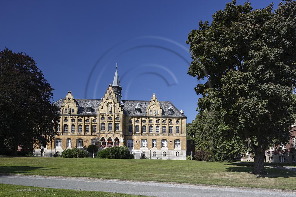 Marsberg Niedermarsberg, Blick zum zentralen Hauptgebaeude des St. Johannes Stiftes an der Bredelaerer Strasse; Marsberg Niedermarsberg, view to the central main building of the abbey St. Johannes Stift.