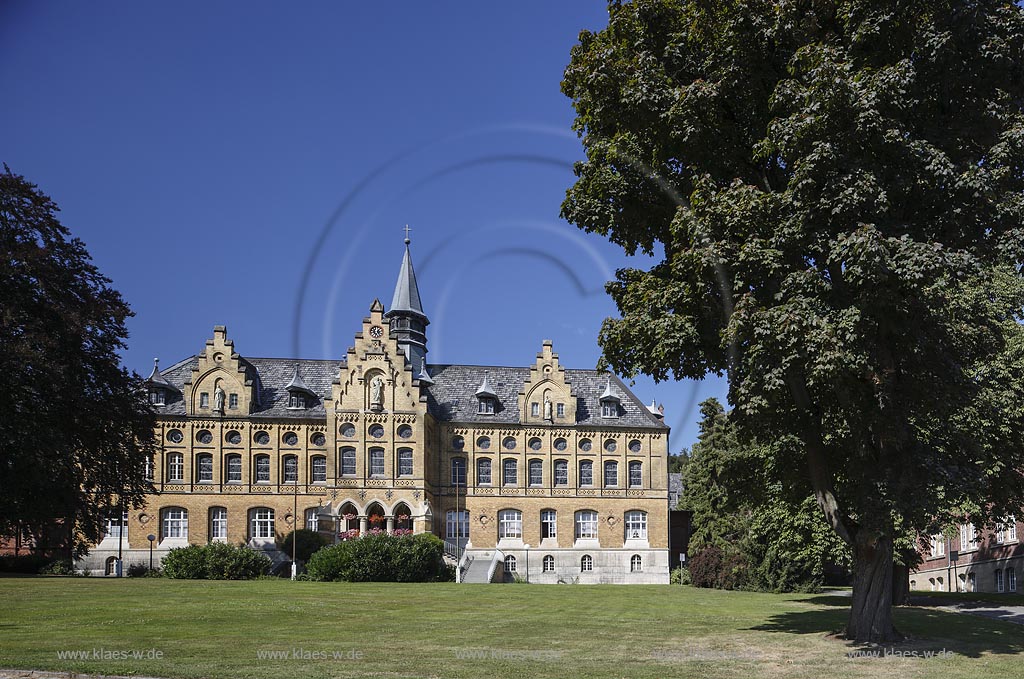 Marsberg Niedermarsberg, Blick zum zentralen Hauptgebaeude des St. Johannes Stiftes an der Bredelaerer Strasse; Marsberg Niedermarsberg, view to the central main building of the abbey St. Johannes Stift.