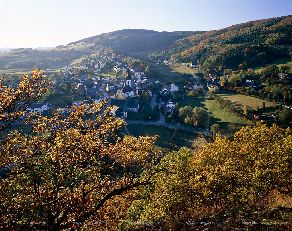 Medebach, Duedinghausen, Ddinghausen, Hochsauerlandkreis, Blick vom Kreuzberg auf Ort, Sauerland