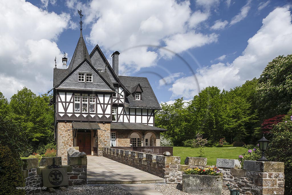 Meinerzhagen, Schloss Badinghagen, der alte Rittersitz Badinghagen, ist ein Wasserschloss; Meinerzhagen, moated castle Badinghagen.