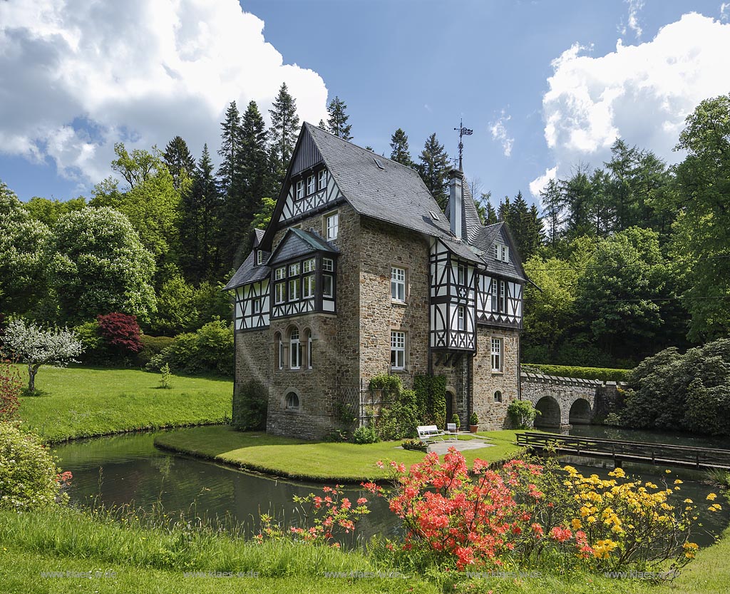 Meinerzhagen, Schloss Badinghagen, der alte Rittersitz Badinghagen, ist ein Wasserschloss; Meinerzhagen, moated castle Badinghagen.