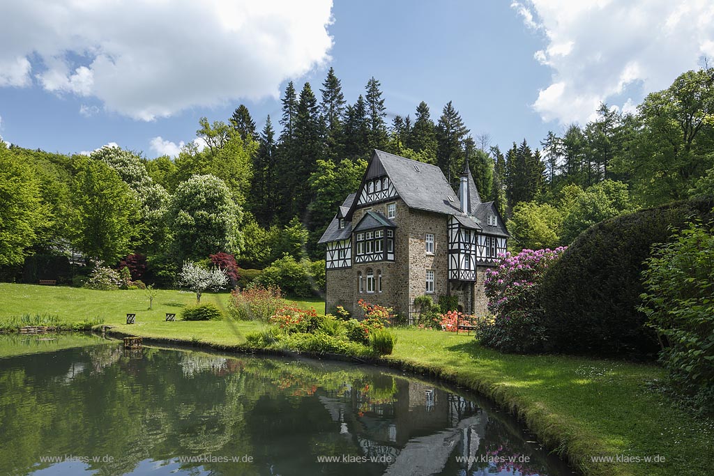 Meinerzhagen, Schloss Badinghagen, der alte Rittersitz Badinghagen, ist ein Wasserschloss; Meinerzhagen, moated castle Badinghagen.