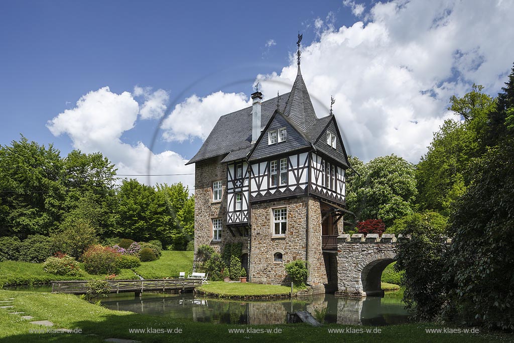 Meinerzhagen, Schloss Badinghagen, der alte Rittersitz Badinghagen, ist ein Wasserschloss; Meinerzhagen, moated castle Badinghagen.