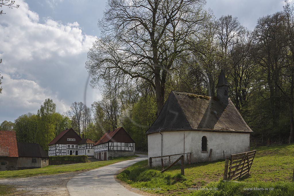 Meschede Berghausen, Fachwerkhof mit Kapelle; Meschede Berghausen, frame yard with chapel.