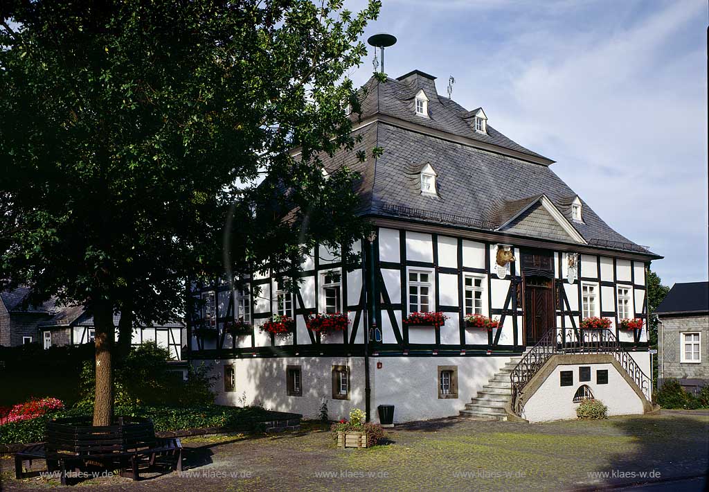 Meschede, Eversberg, Hochsauerlandkreis, Blick auf Rathaus, Sauerland