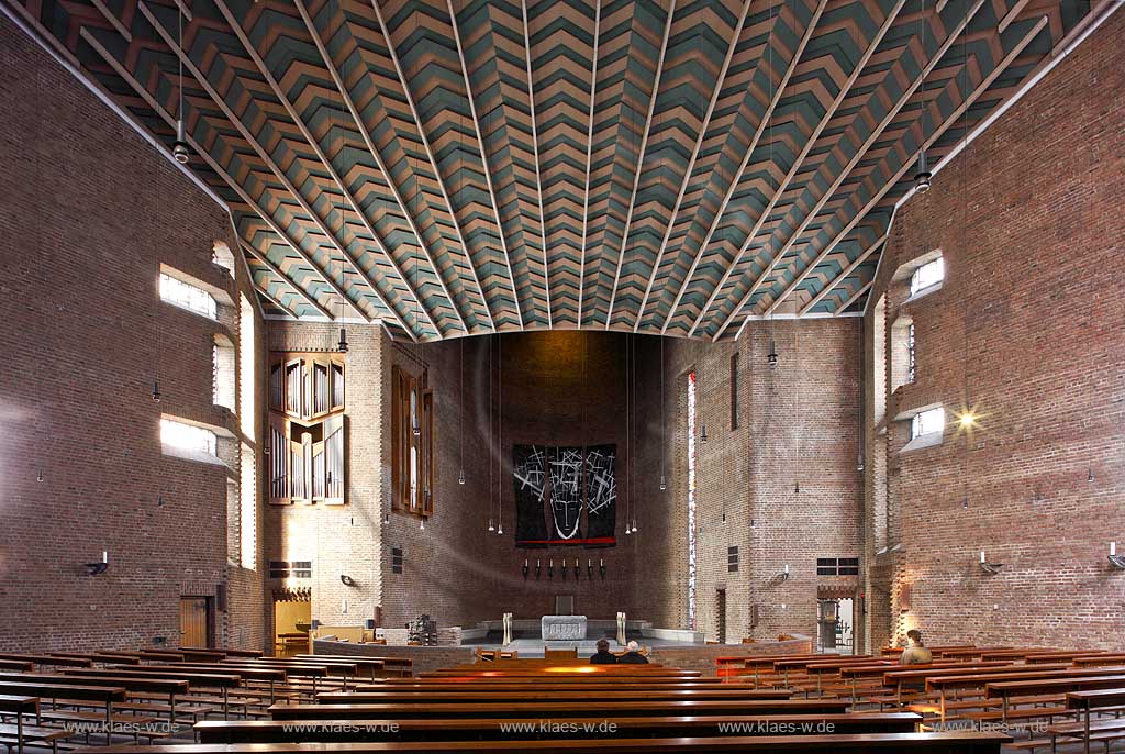 Meschede Innenansicht der Abteikirche der Benediktiner Abtei Koenigsmuenster; inside the church of benedictine abbey in Meschede